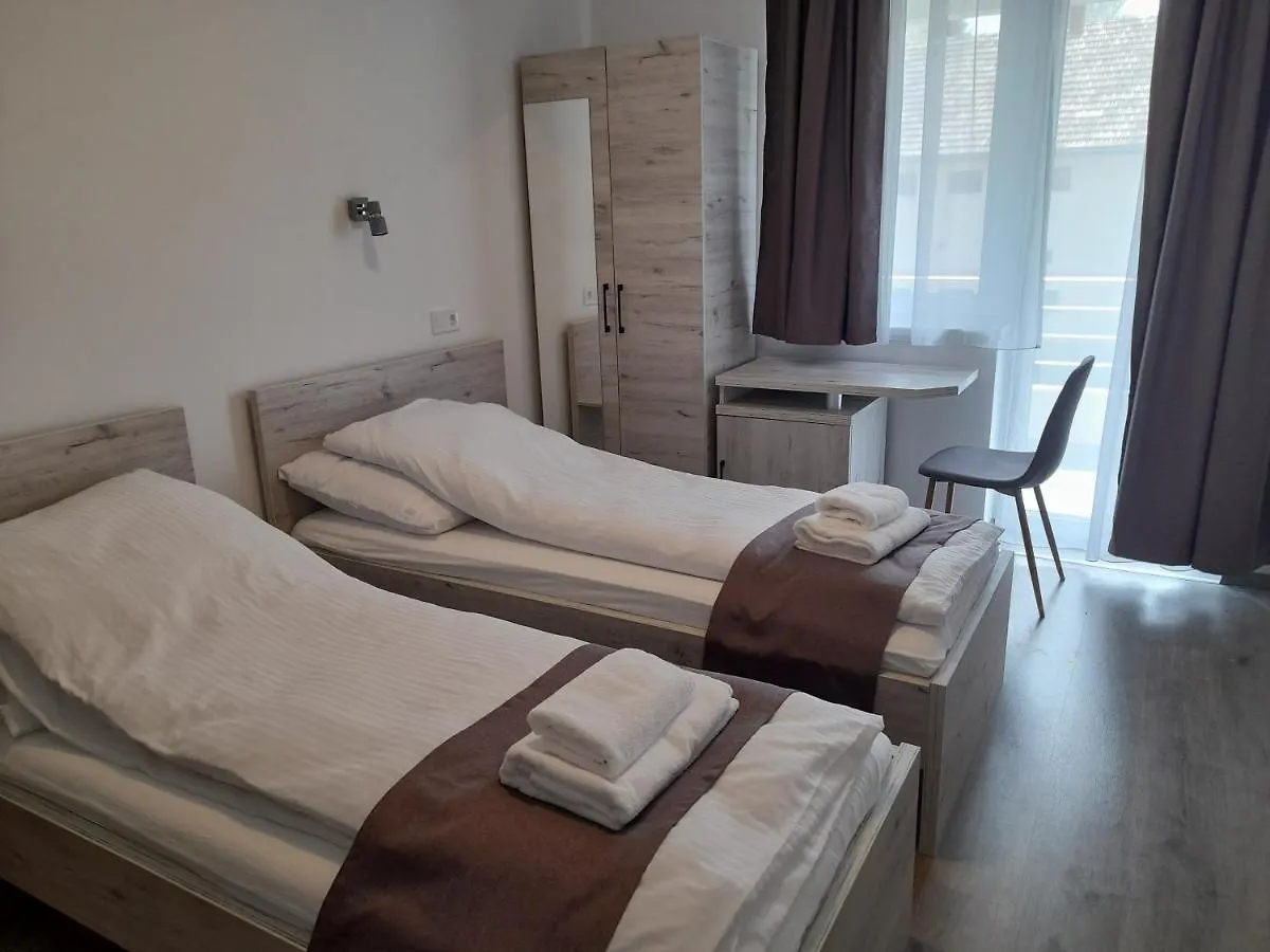 Orion Panzio Bed & Breakfast Hajduszoboszlo